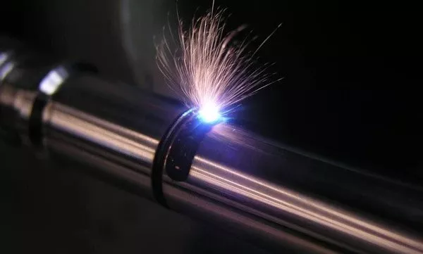簡(jiǎn)析光纖激光打標機打標效果不均勻的原因